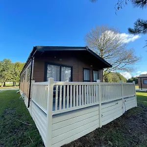 https://oakwood-lodge-with-hot-tub.yorkshirehotels.net
