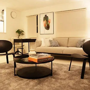 6 Mins To Walk Jr Okubo Station 1stop To Shinjuku Brand New Silent Stylish 3br Villa