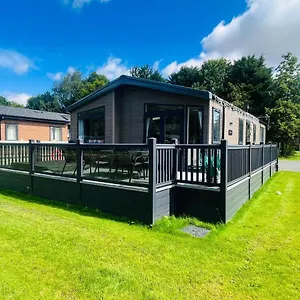 https://four-seasons-lodge-with-hot-tub.yorkshirehotels.net